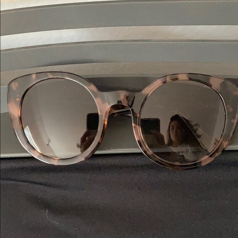 Diff tortoise shell sunglasses